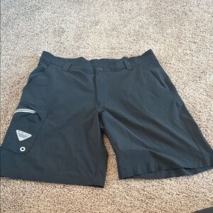 Columbia Men's Black Cargo Shorts